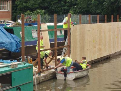 Building a fence along the waterfront