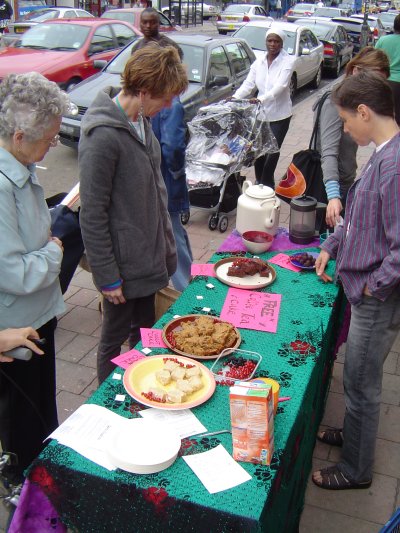 More people stop to chat and chew