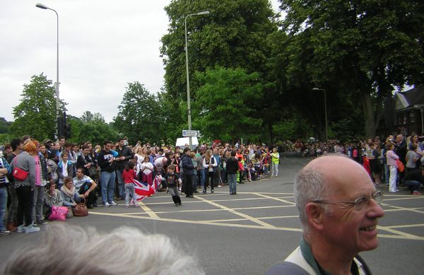 massive crowds waiting at St Clements